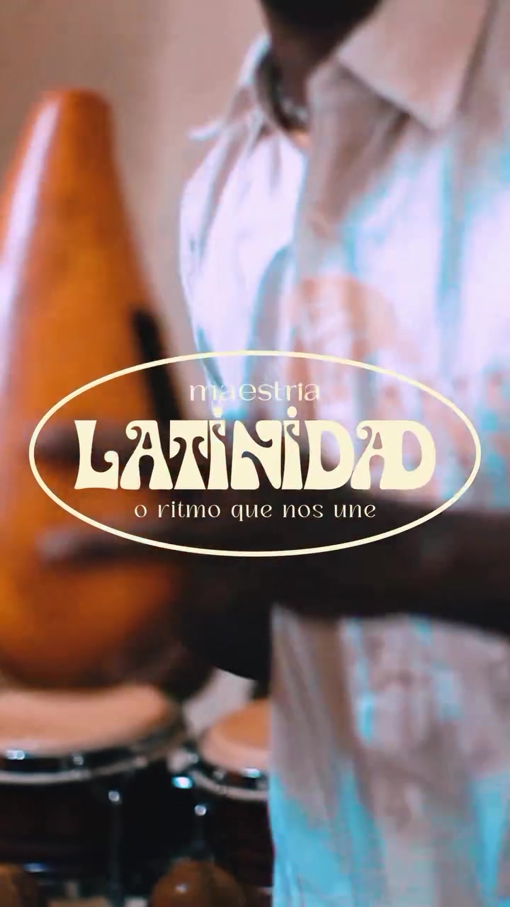 Instrumentista da Maestria Latinidad em apresentação
