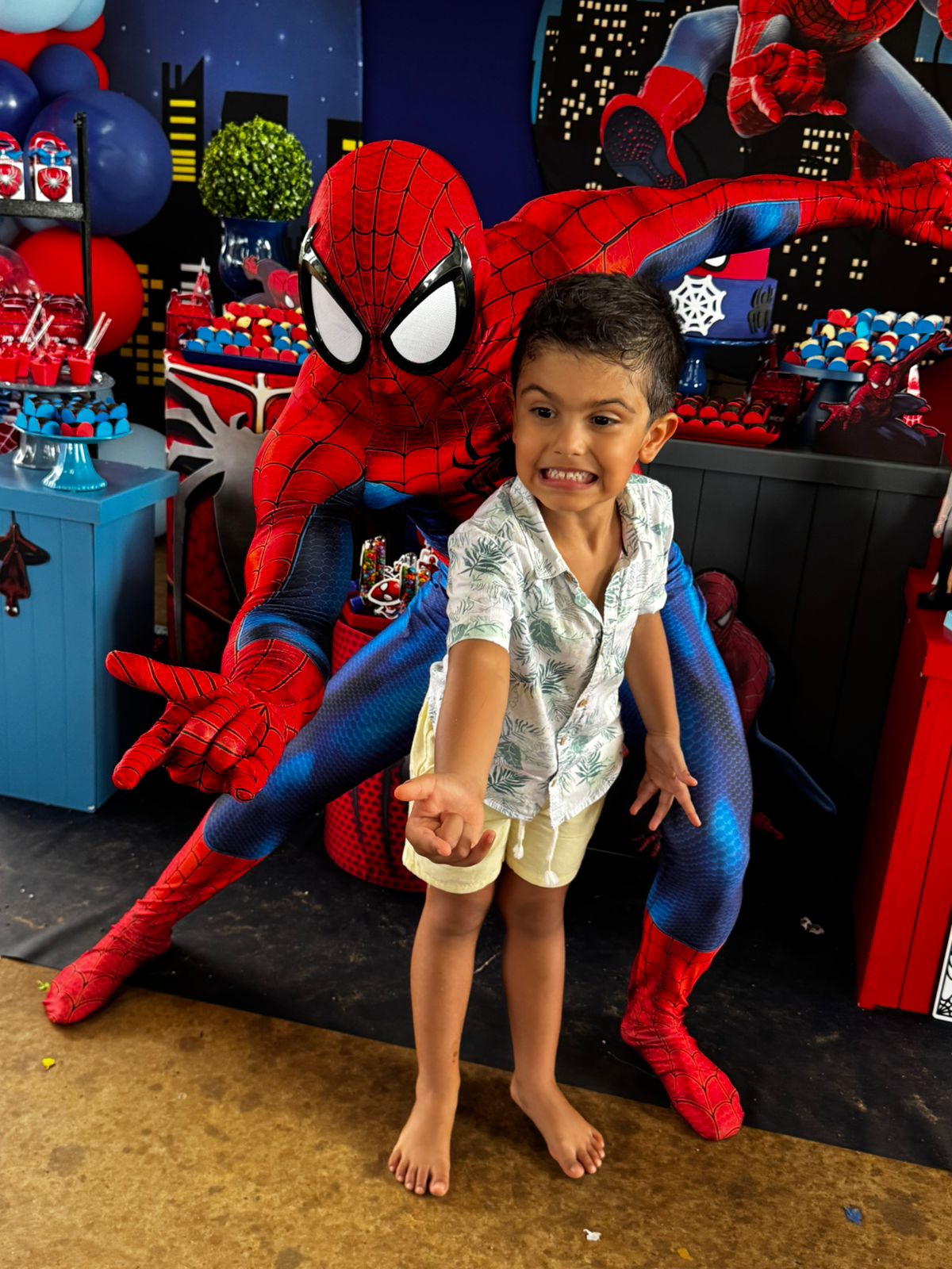 Homem-Aranha em festa infantil