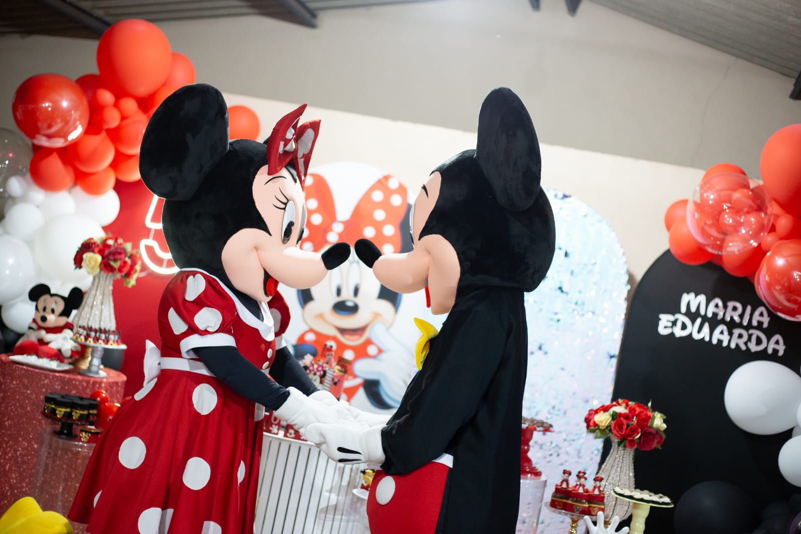 Mickey e Minnie em evento da Realize