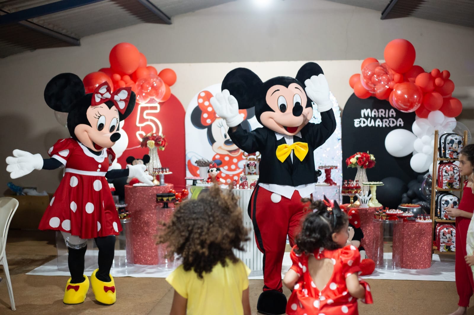 Mickey e Minnie em festa infantil